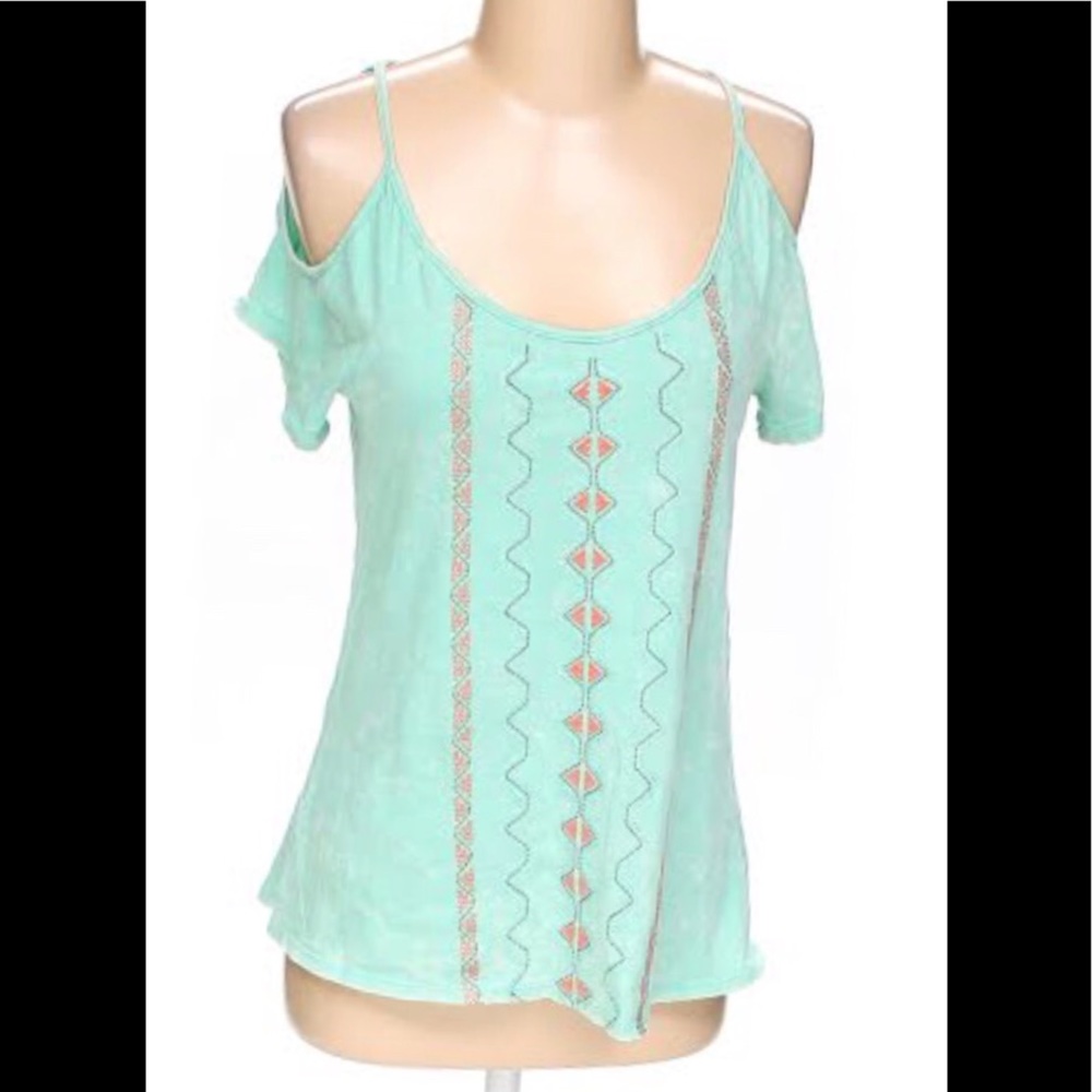 ⭕️SOLD⭕️Maurice’s off the shoulder blouse